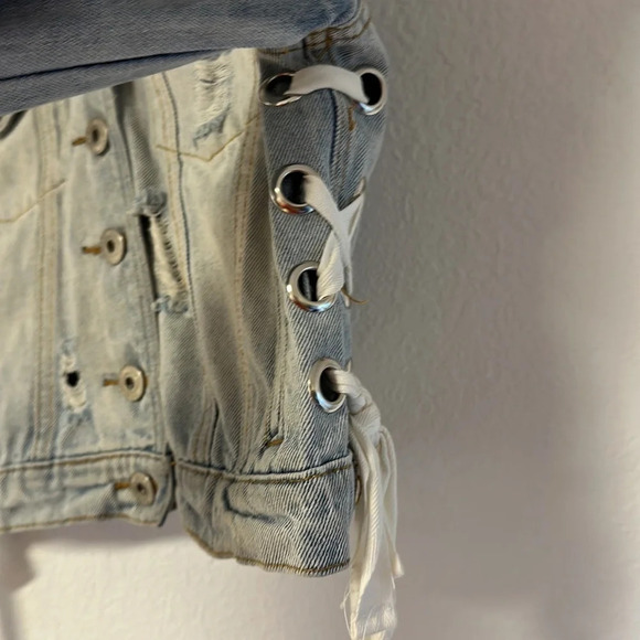 POL light wash, cropped, distressed, denim, jean jacket, size small - Picture 8 of 11